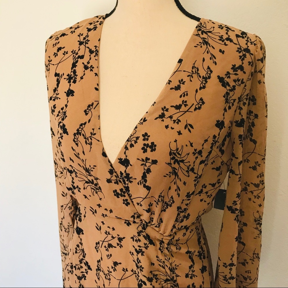 ❌sold❌Lulus One True Love Taupe Floral Ruched Min - Picture 5 of 12